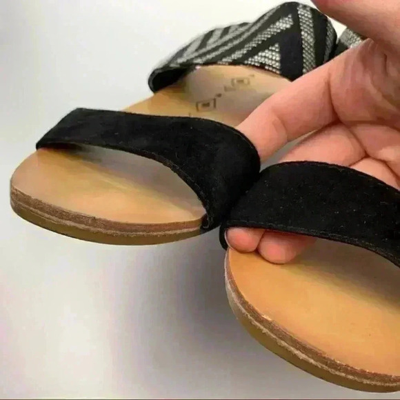 DV dolce Vita womens sandals size 7 black white Aztec strappy cork wedges - Picture 7 of 12